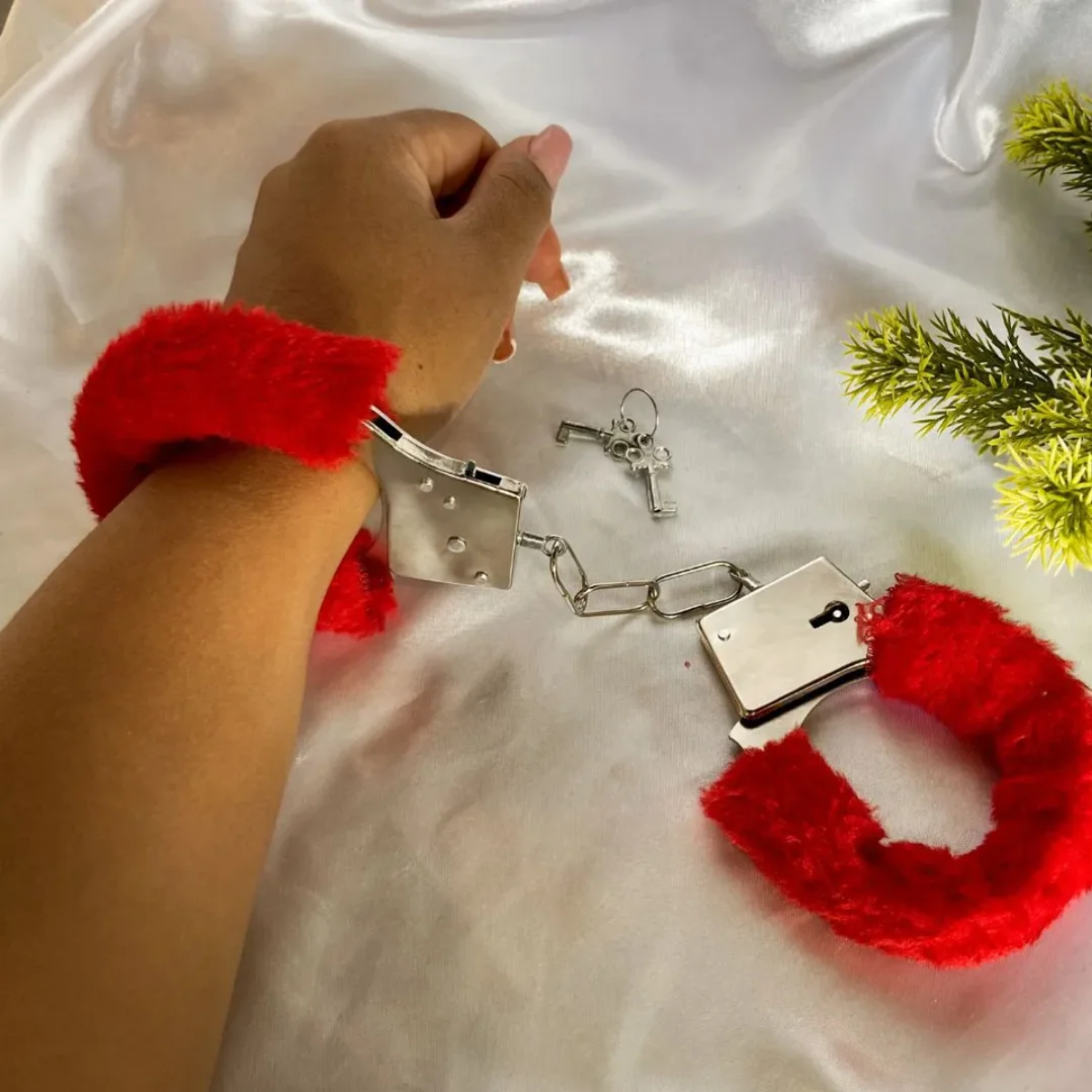 Algema de Metal com Pelucia Cuffs - Vibe Toys